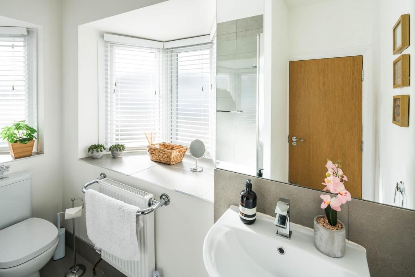 Contemporary 5 Bedroom With Garden North Finchley *